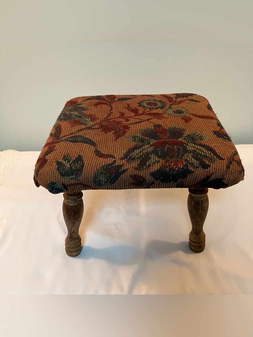 VTG Small Upholstered Floral Tapestry Footstool Stool Wood Cottagecore Country